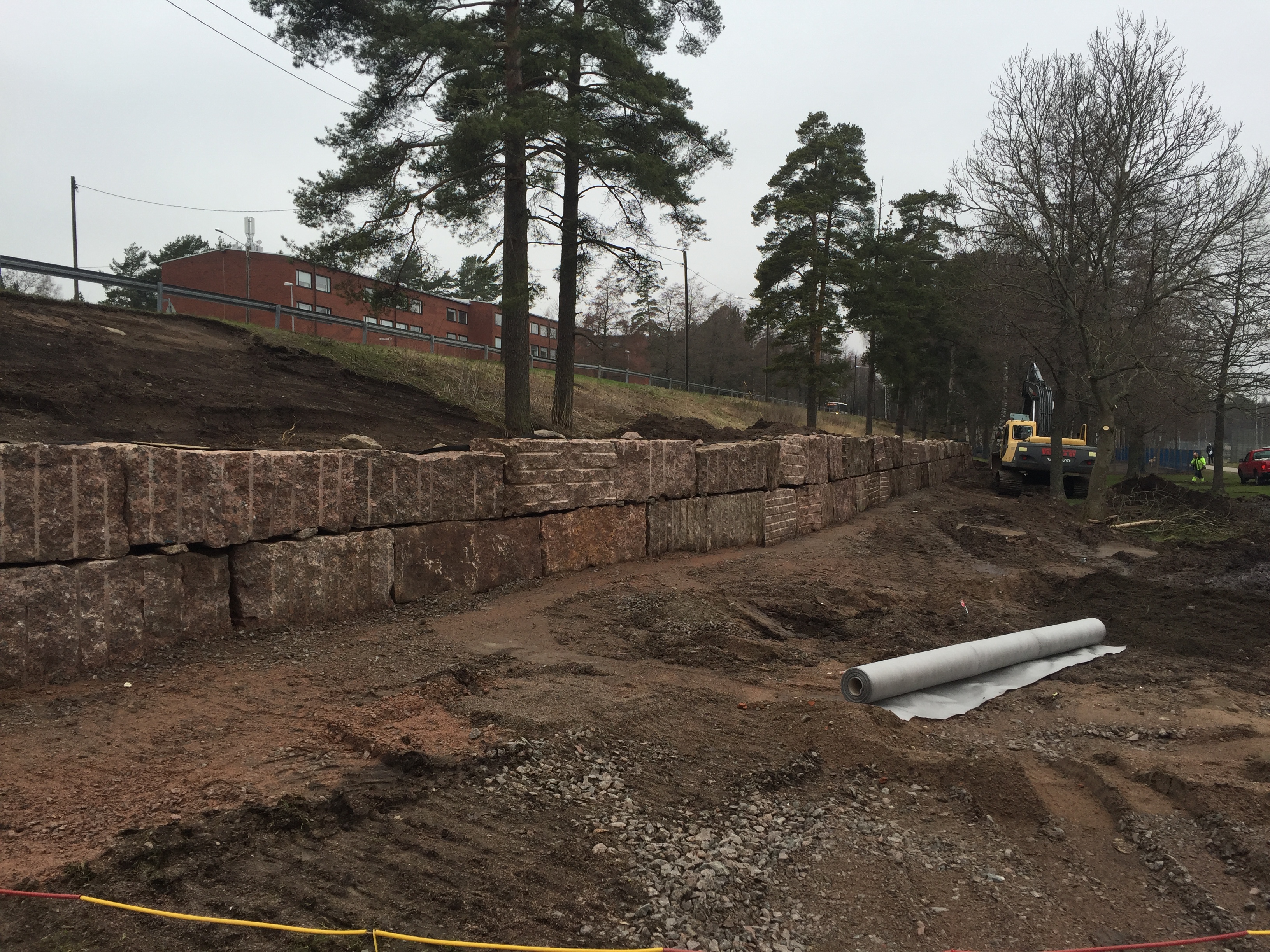 Jykev&auml;&auml; muuria sivukivist&auml; Kotkan Karhuvuoressa